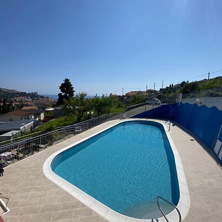 Residence Hotel Edy Империа Екстериор снимка