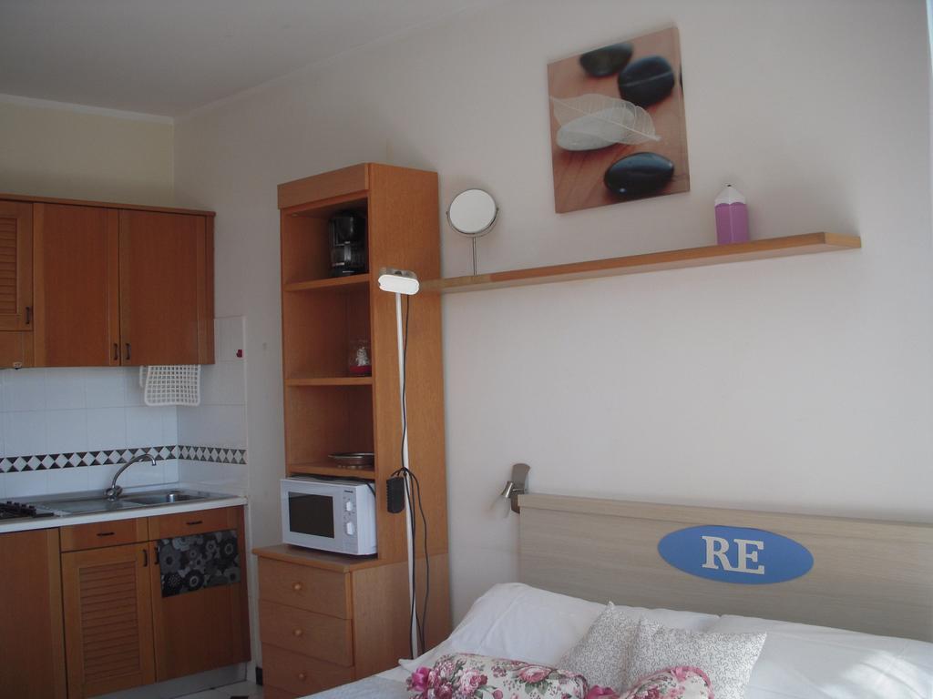 Residence Hotel Edy Империа Екстериор снимка