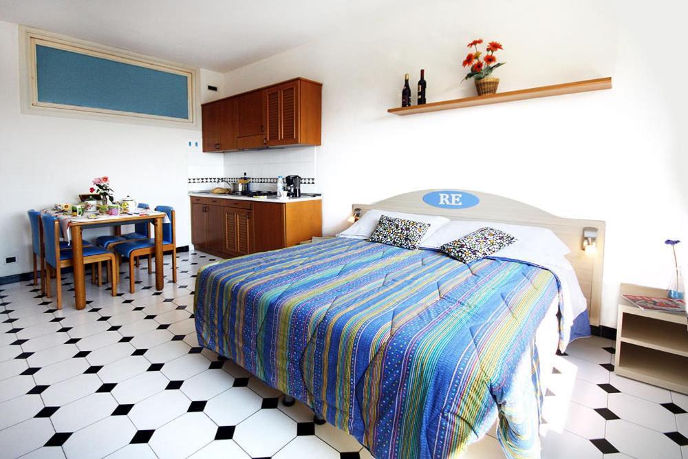 Residence Hotel Edy Империа Екстериор снимка