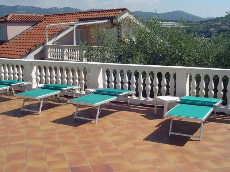 Residence Hotel Edy Империа Екстериор снимка